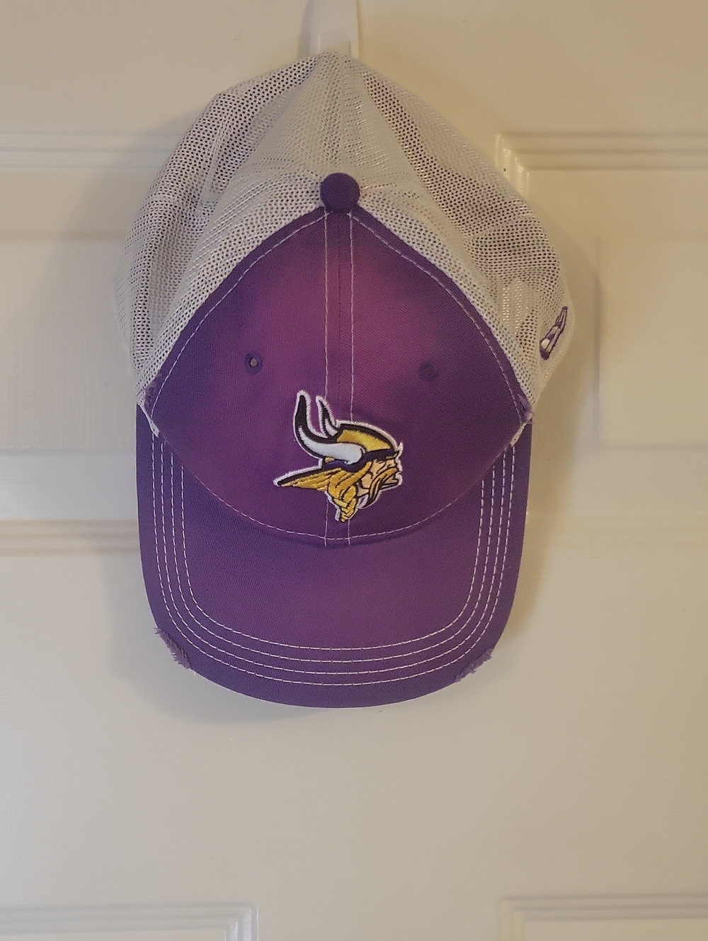 New Era Kids Purple and White Minnesota Vikings Mesh Logo Hat